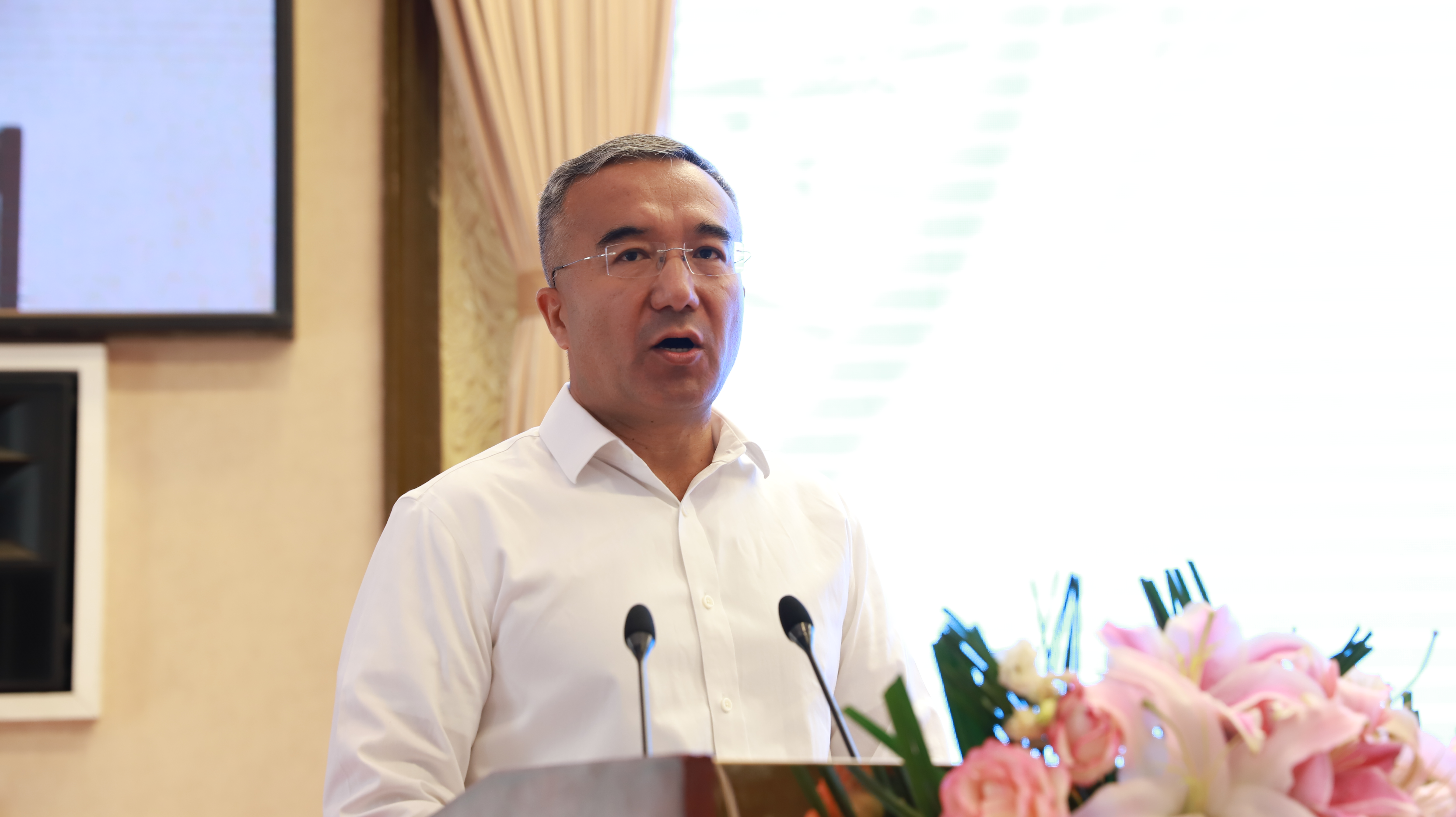 丝绸之路中药民族药产业发展学术会议·中国药学会民族药专业委员会成立大会暨新疆药学会成立60周年在乌鲁木齐举行