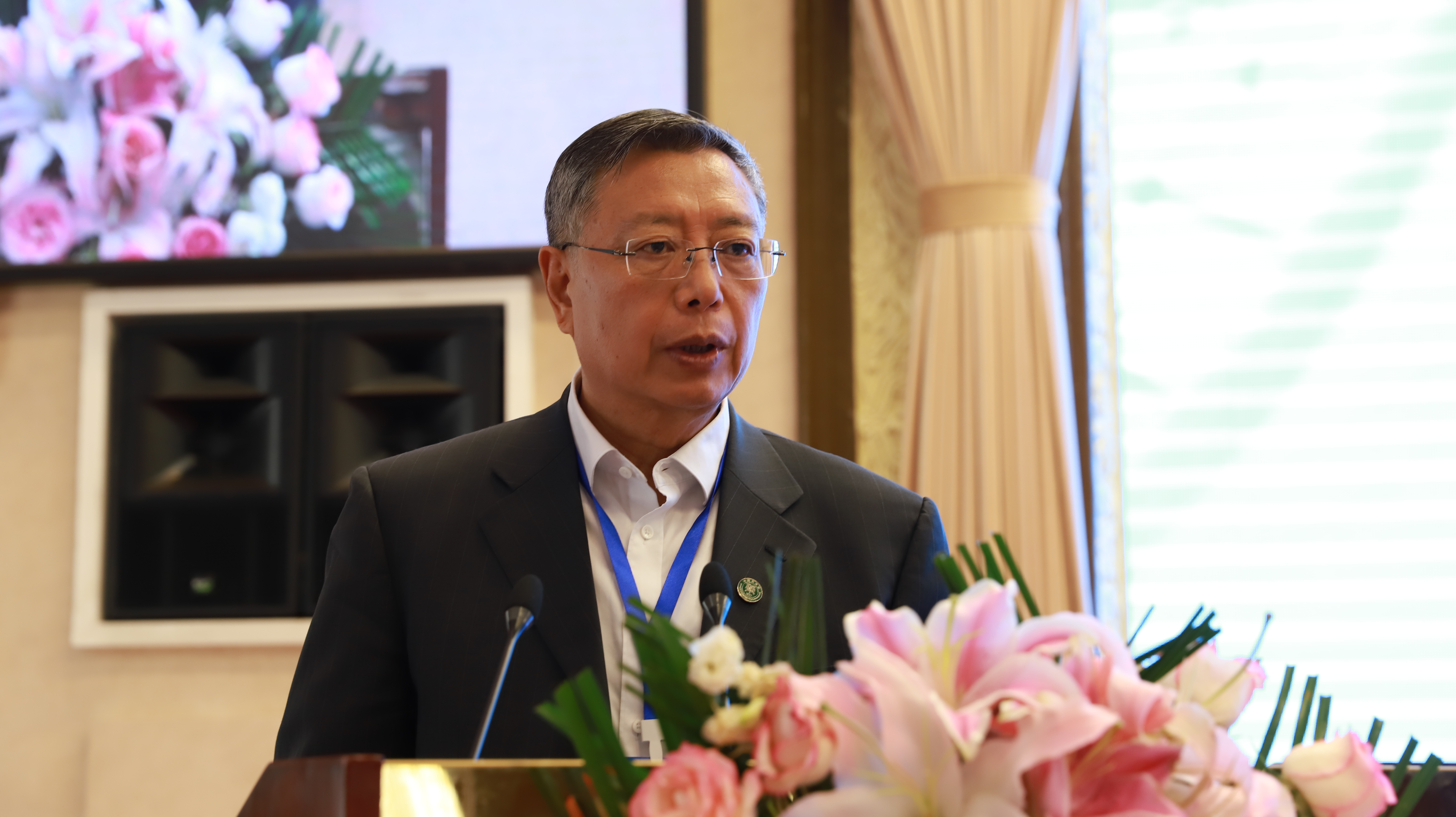 丝绸之路中药民族药产业发展学术会议·中国药学会民族药专业委员会成立大会暨新疆药学会成立60周年在乌鲁木齐举行