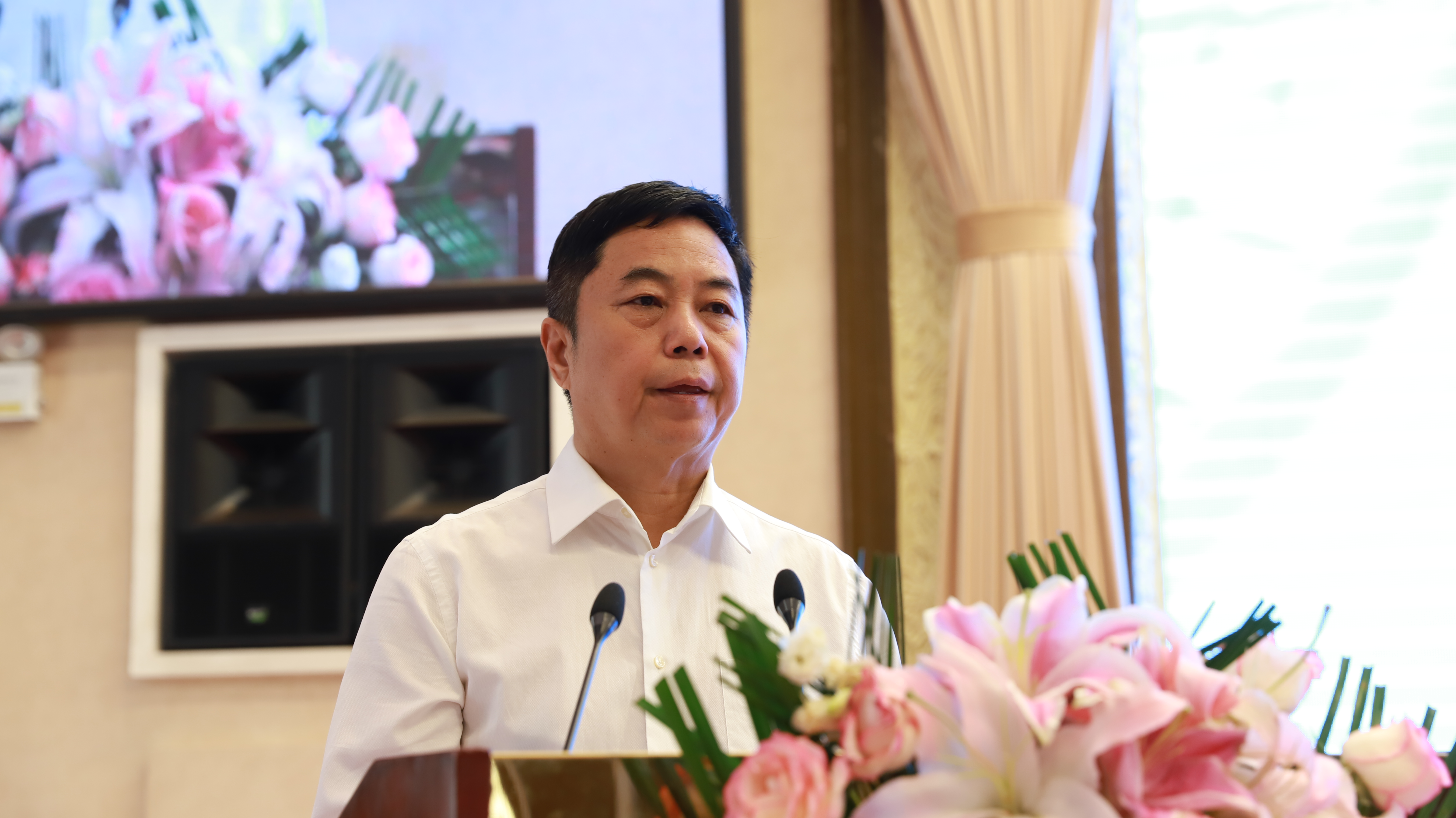 丝绸之路中药民族药产业发展学术会议·中国药学会民族药专业委员会成立大会暨新疆药学会成立60周年在乌鲁木齐举行