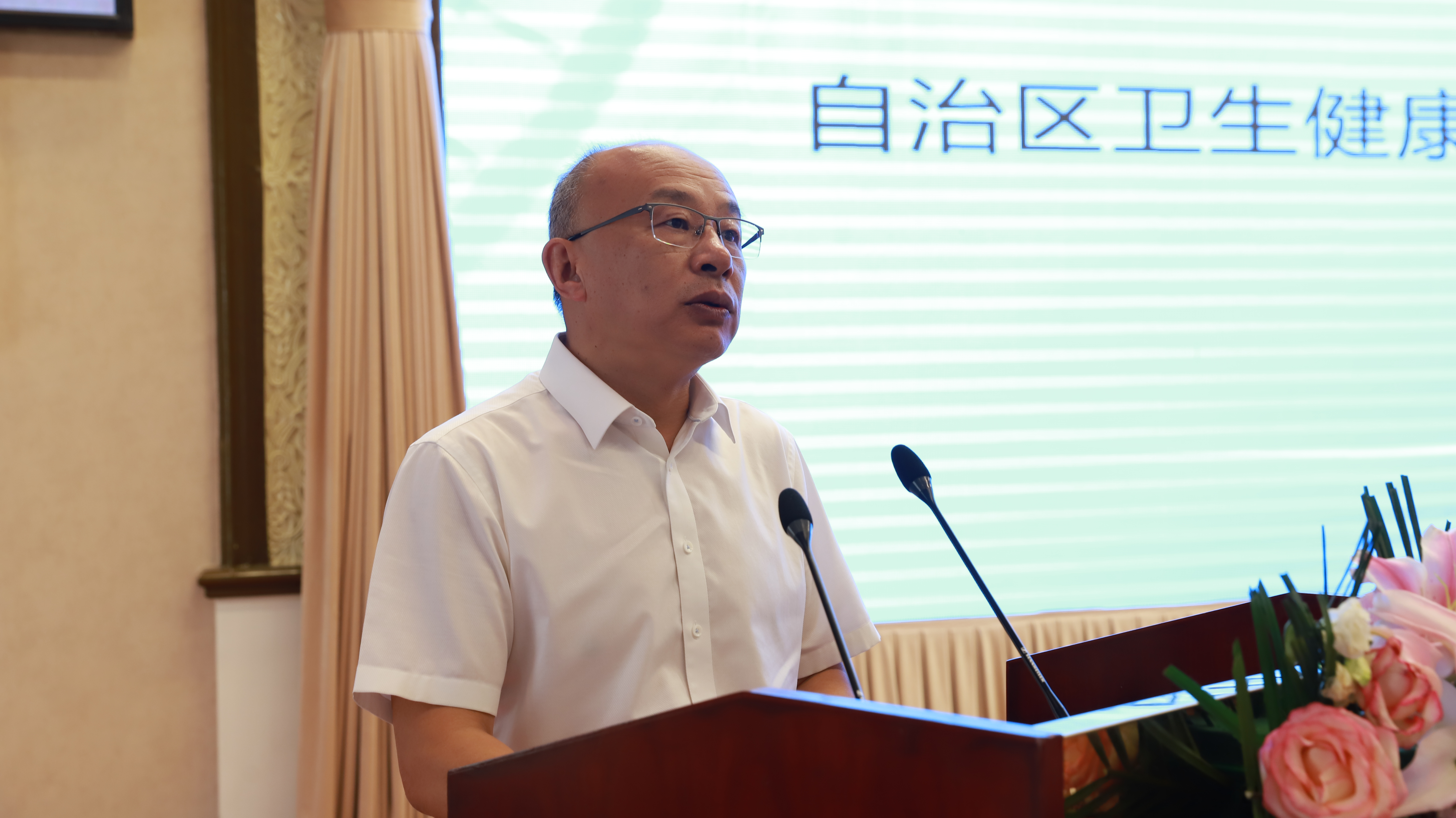 丝绸之路中药民族药产业发展学术会议·中国药学会民族药专业委员会成立大会暨新疆药学会成立60周年在乌鲁木齐举行