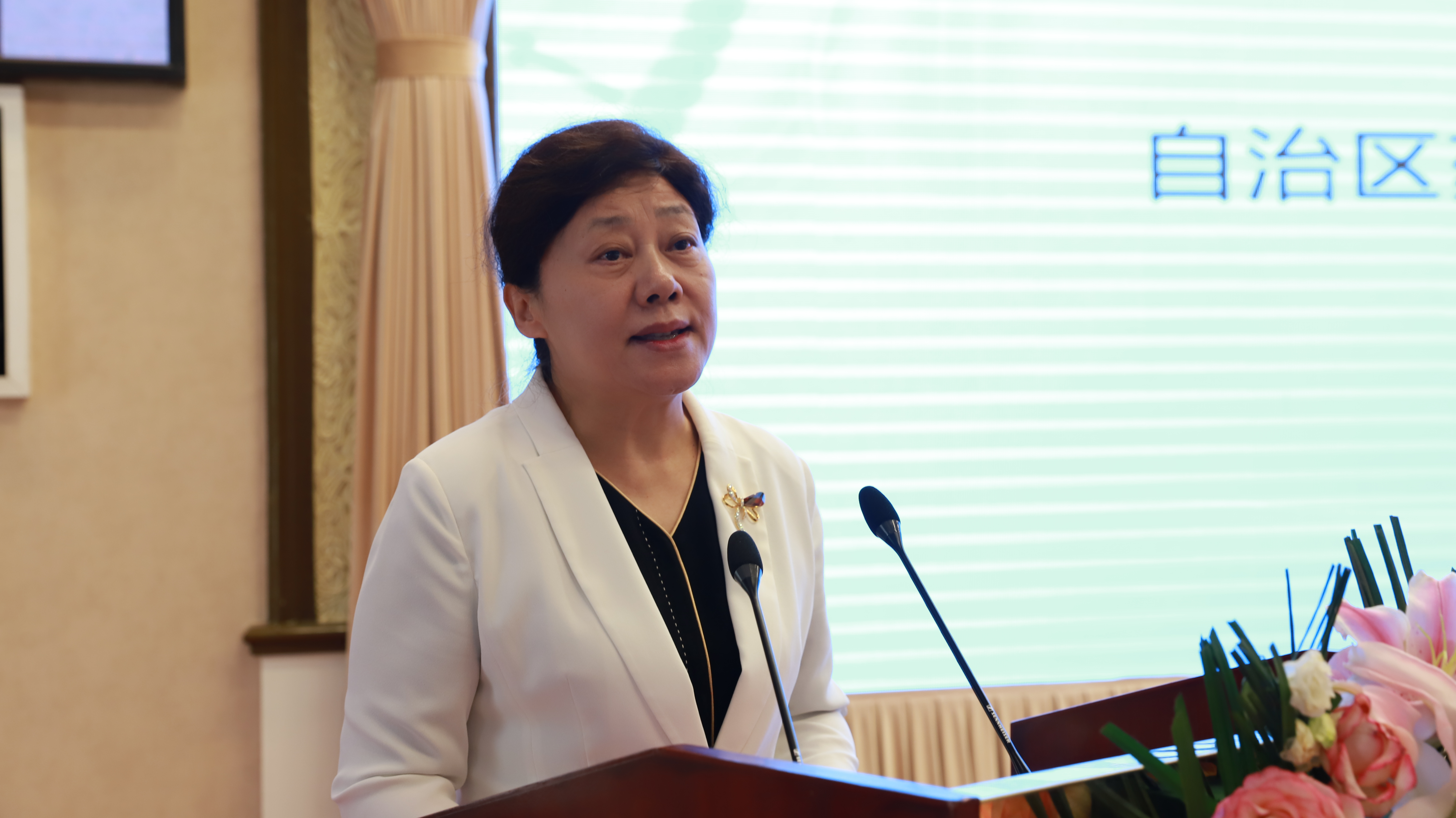 丝绸之路中药民族药产业发展学术会议·中国药学会民族药专业委员会成立大会暨新疆药学会成立60周年在乌鲁木齐举行