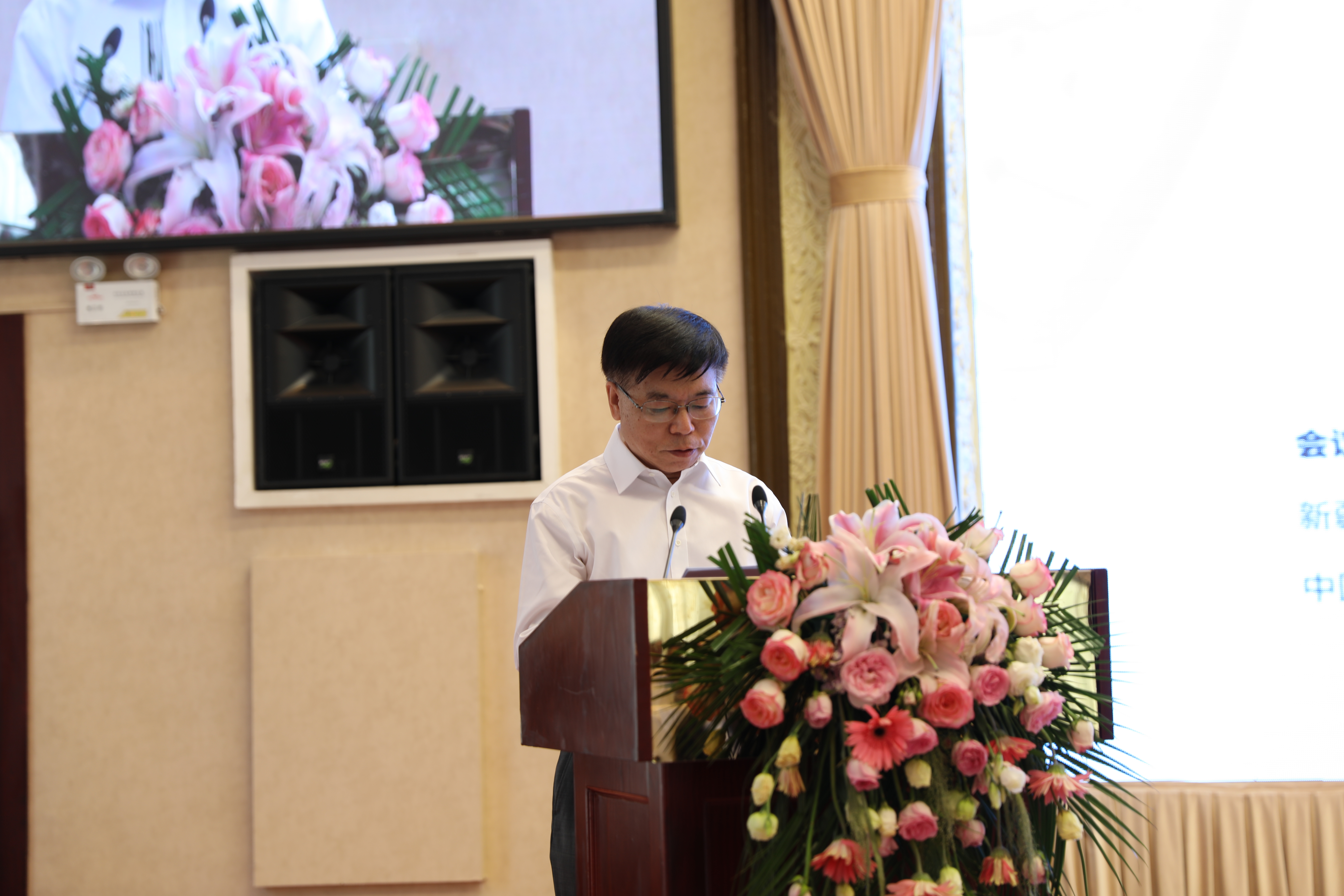 丝绸之路中药民族药产业发展学术会议·中国药学会民族药专业委员会成立大会暨新疆药学会成立60周年在乌鲁木齐举行