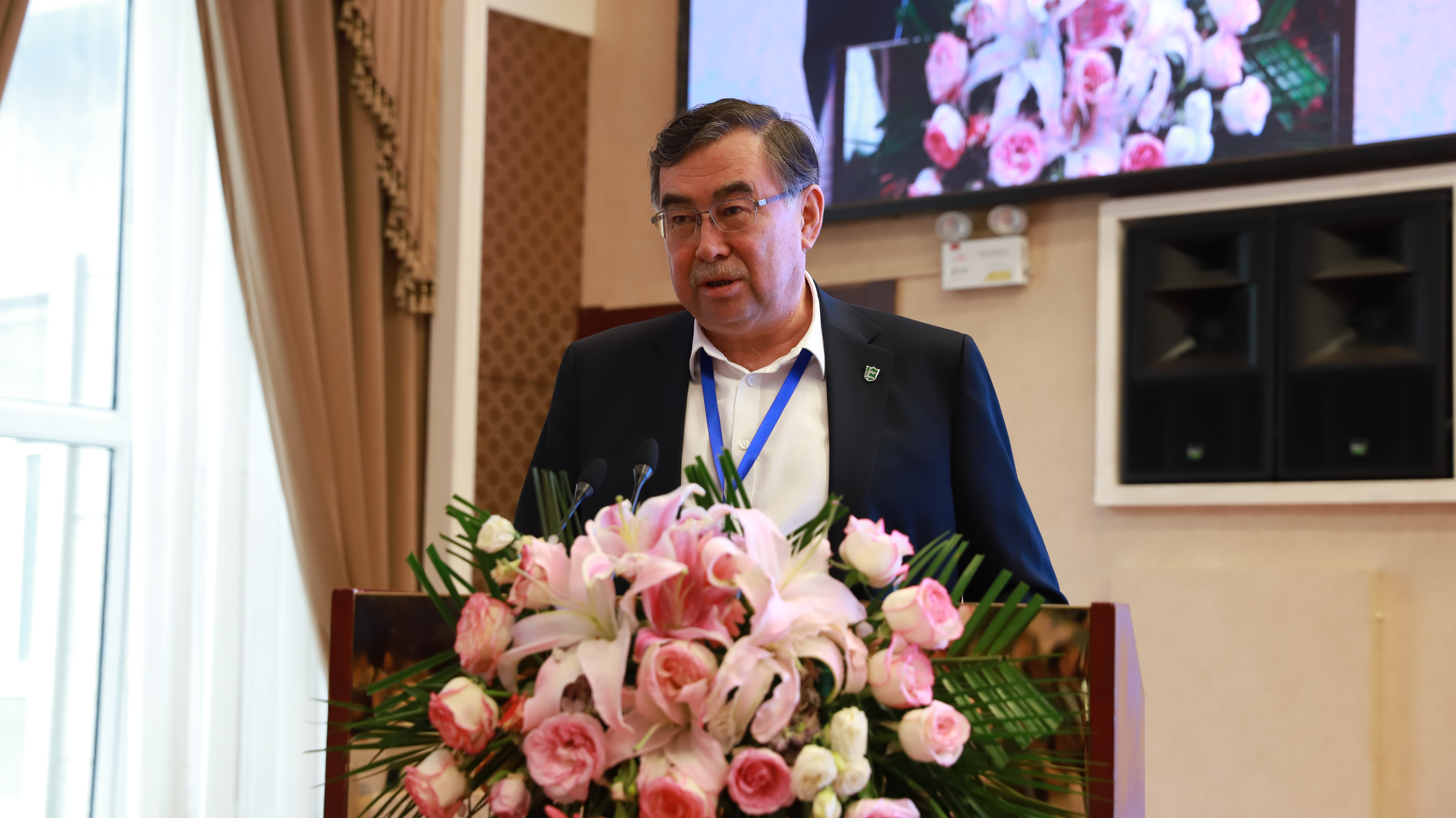 丝绸之路中药民族药产业发展学术会议·中国药学会民族药专业委员会成立大会暨新疆药学会成立60周年在乌鲁木齐举行