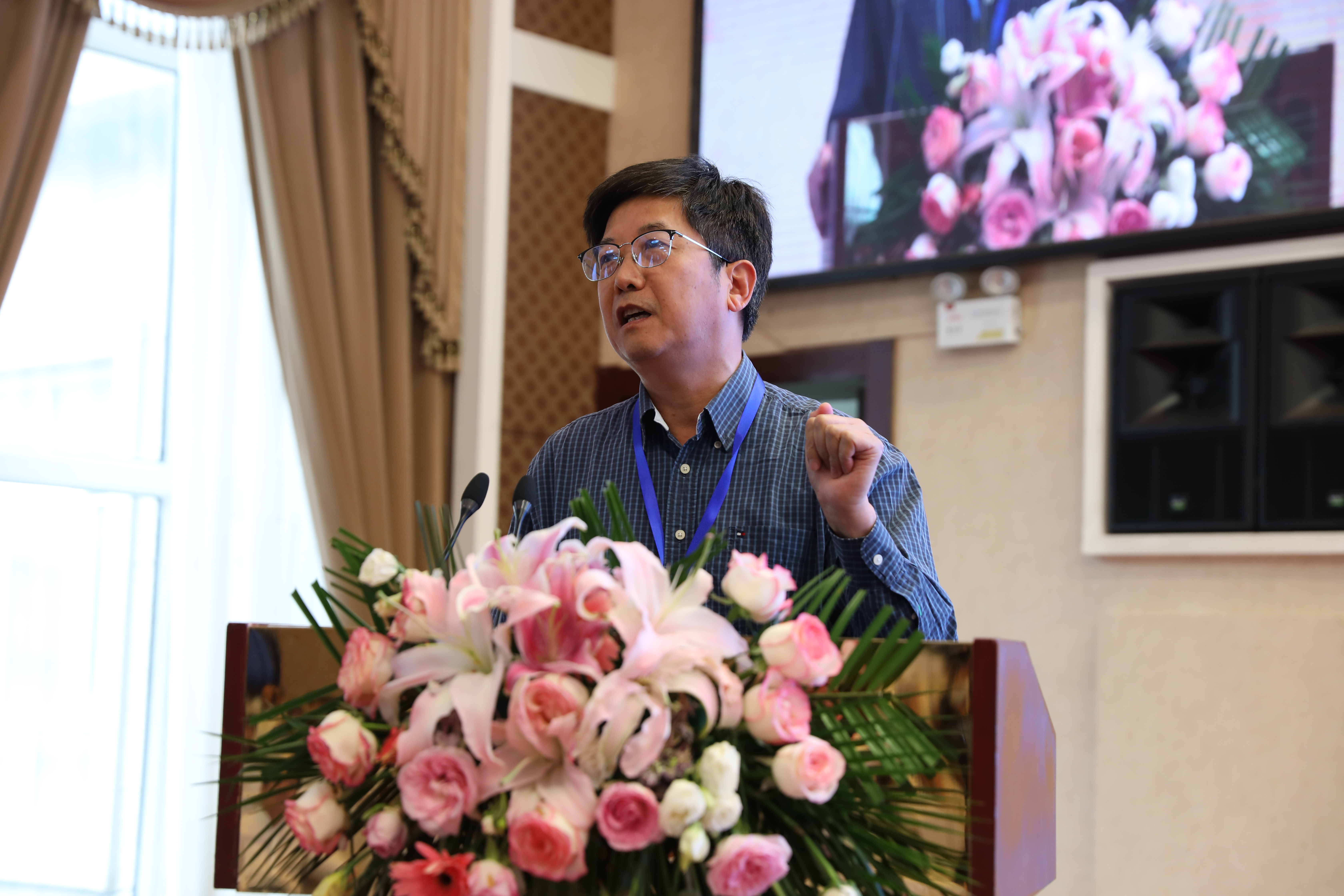 丝绸之路中药民族药产业发展学术会议·中国药学会民族药专业委员会成立大会暨新疆药学会成立60周年在乌鲁木齐举行