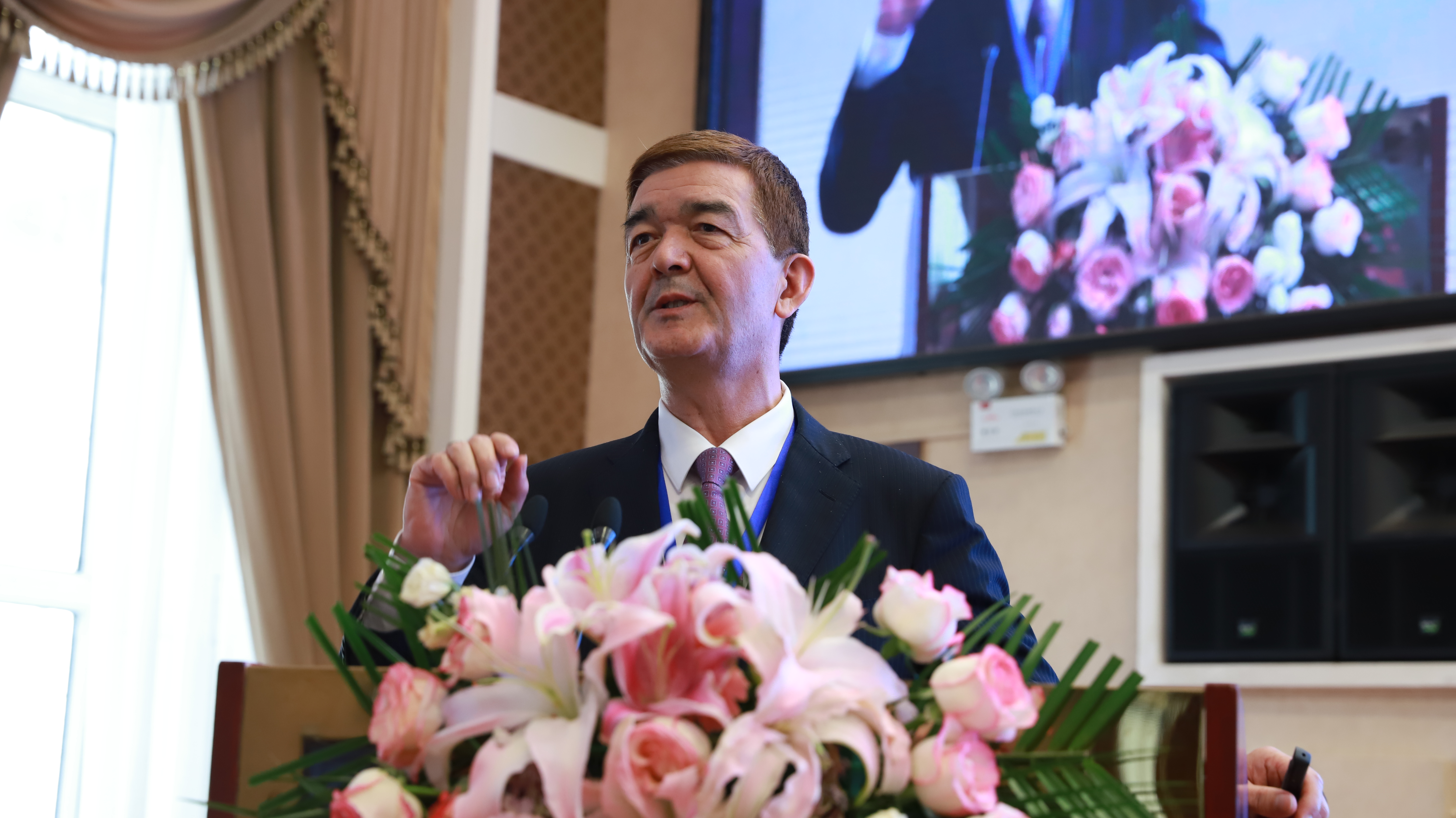 丝绸之路中药民族药产业发展学术会议·中国药学会民族药专业委员会成立大会暨新疆药学会成立60周年在乌鲁木齐举行