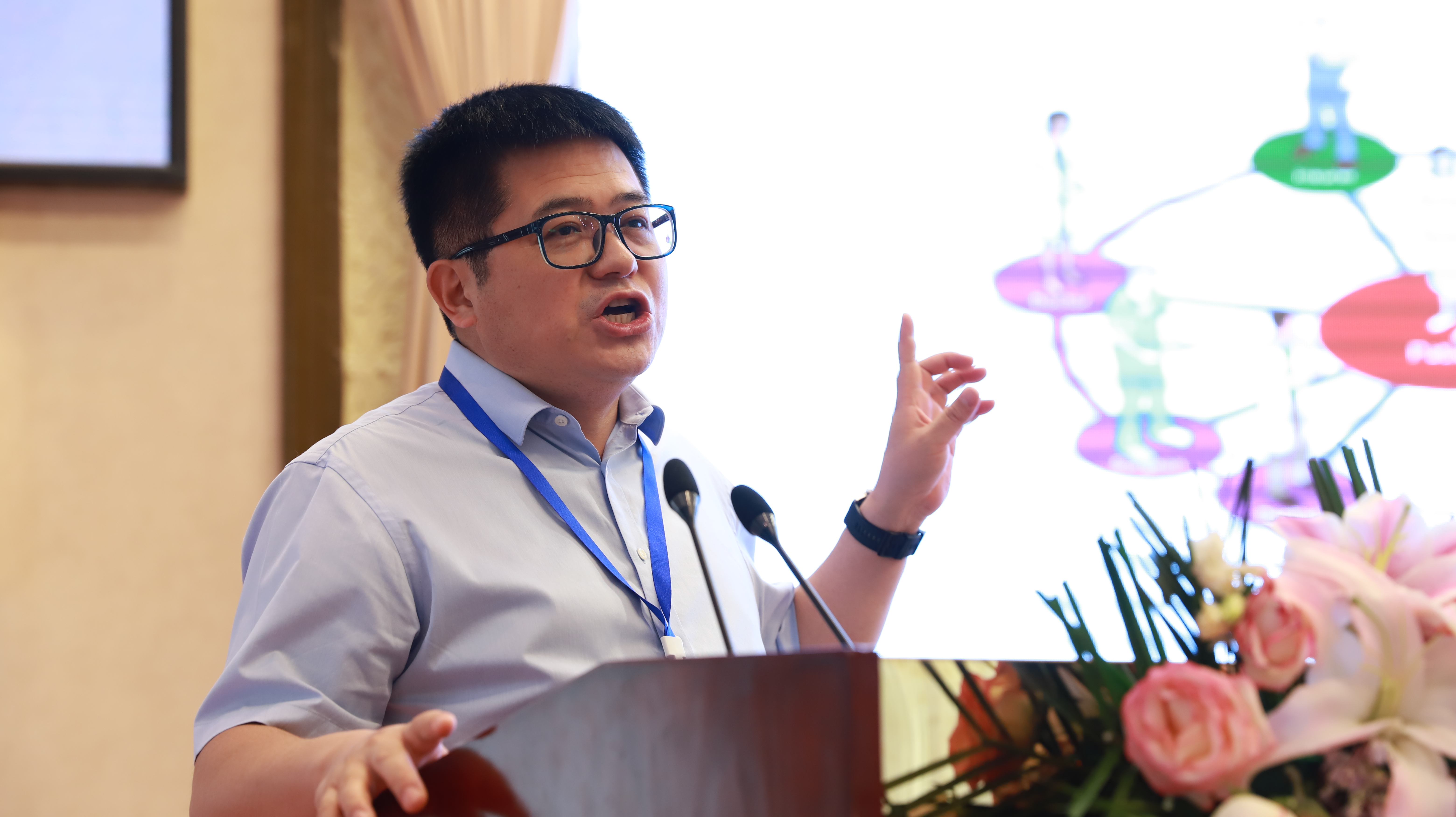 丝绸之路中药民族药产业发展学术会议·中国药学会民族药专业委员会成立大会暨新疆药学会成立60周年在乌鲁木齐举行