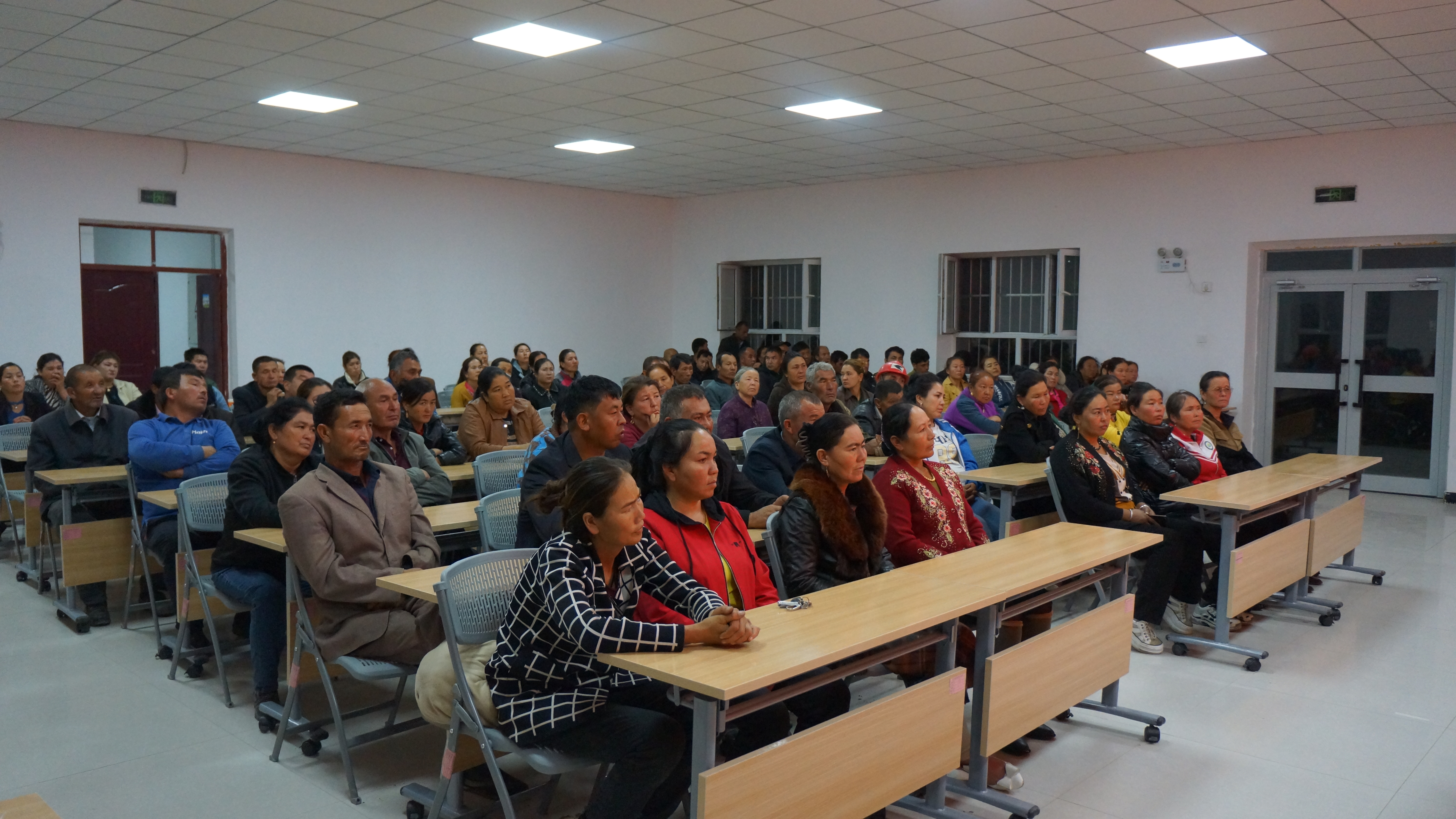 药学科普暖民心,助力乡村振兴行—新疆药学会赴 阿克苏地区开展药学科普义诊活动 药学科普暖民心,助力乡村振兴行—新疆药学会赴 阿克苏地区开展药学科普义诊活动