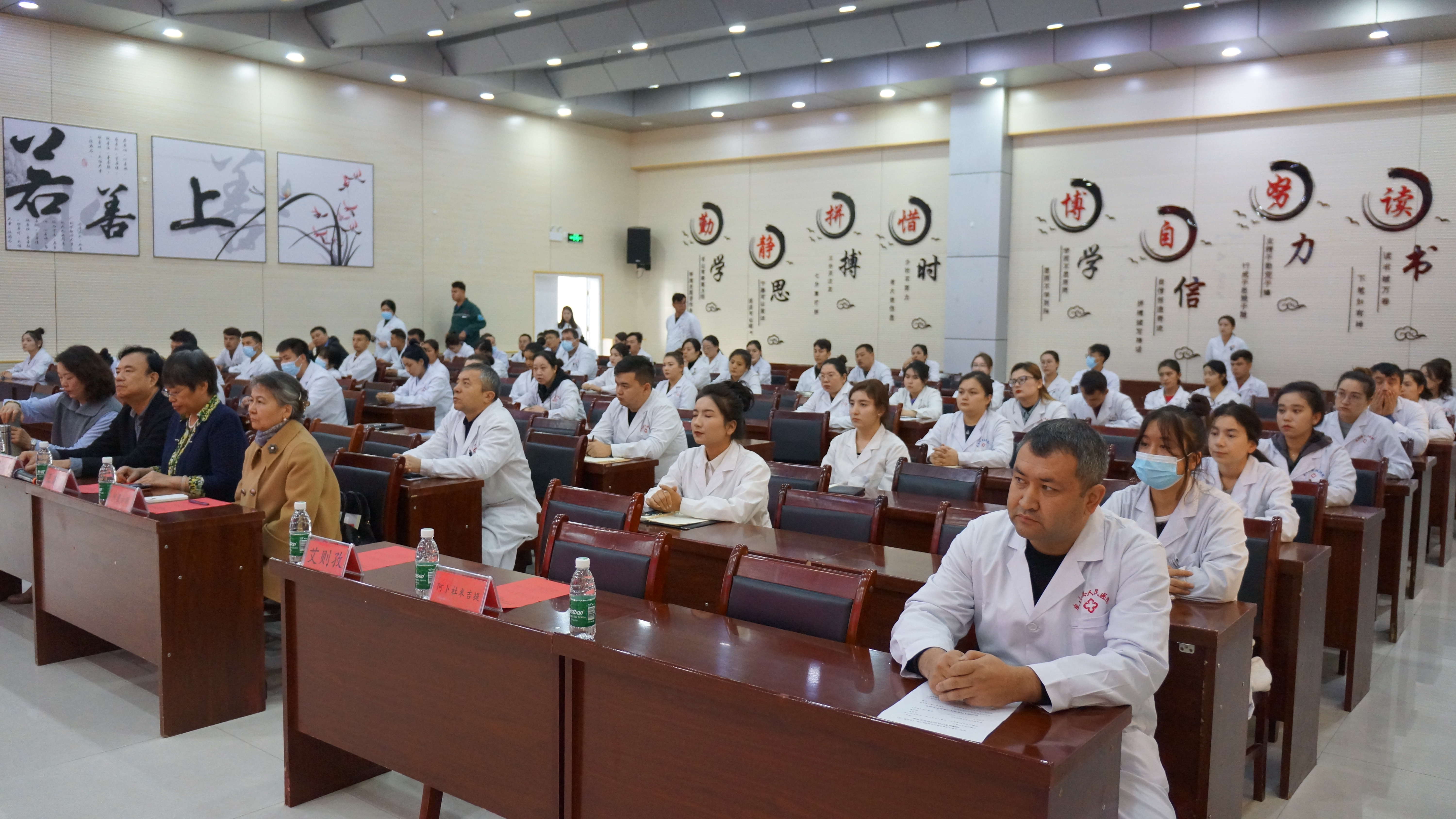 助力南疆乡村振兴·精准抗菌合理用药 --新疆药学会一行赴和田地区开展南疆基层“药学科普义诊进村 助力乡村振兴”及“皮山县人民医院抗菌药物合理应用与管理培训活动” 助力南疆乡村振兴·精准抗菌合理用药 --新疆药学会一行赴和田地区开展南疆基层“药学科普义诊进村 助力乡村振兴”及“皮山县人民医院抗菌药物合理应用与管理培训活动”