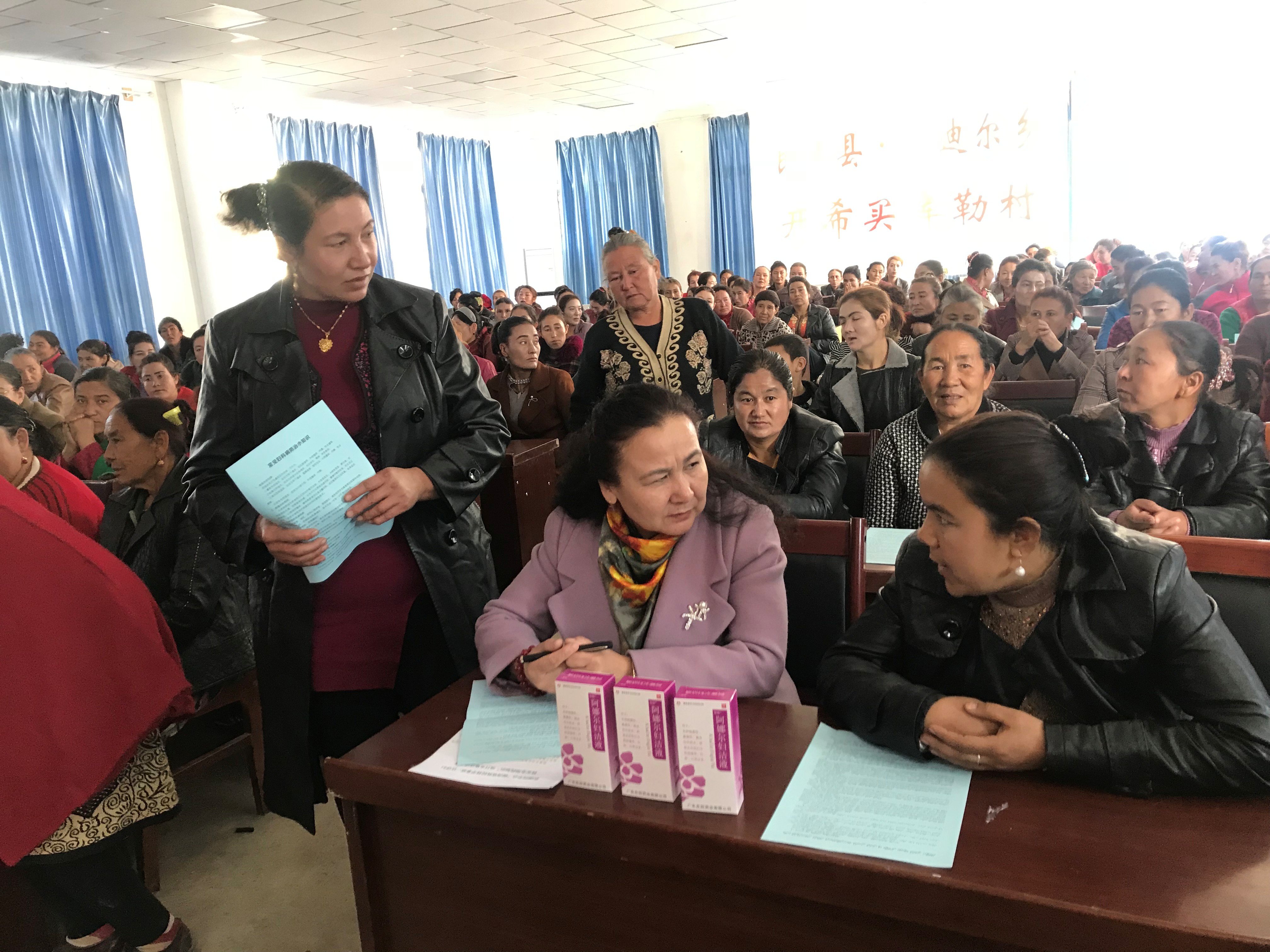 健康扶贫落实处 送医送药暖人心 —新疆药学会开展“脱贫攻坚送医送药”活动 健康扶贫落实处 送医送药暖人心 —新疆药学会开展“脱贫攻坚送医送药”活动