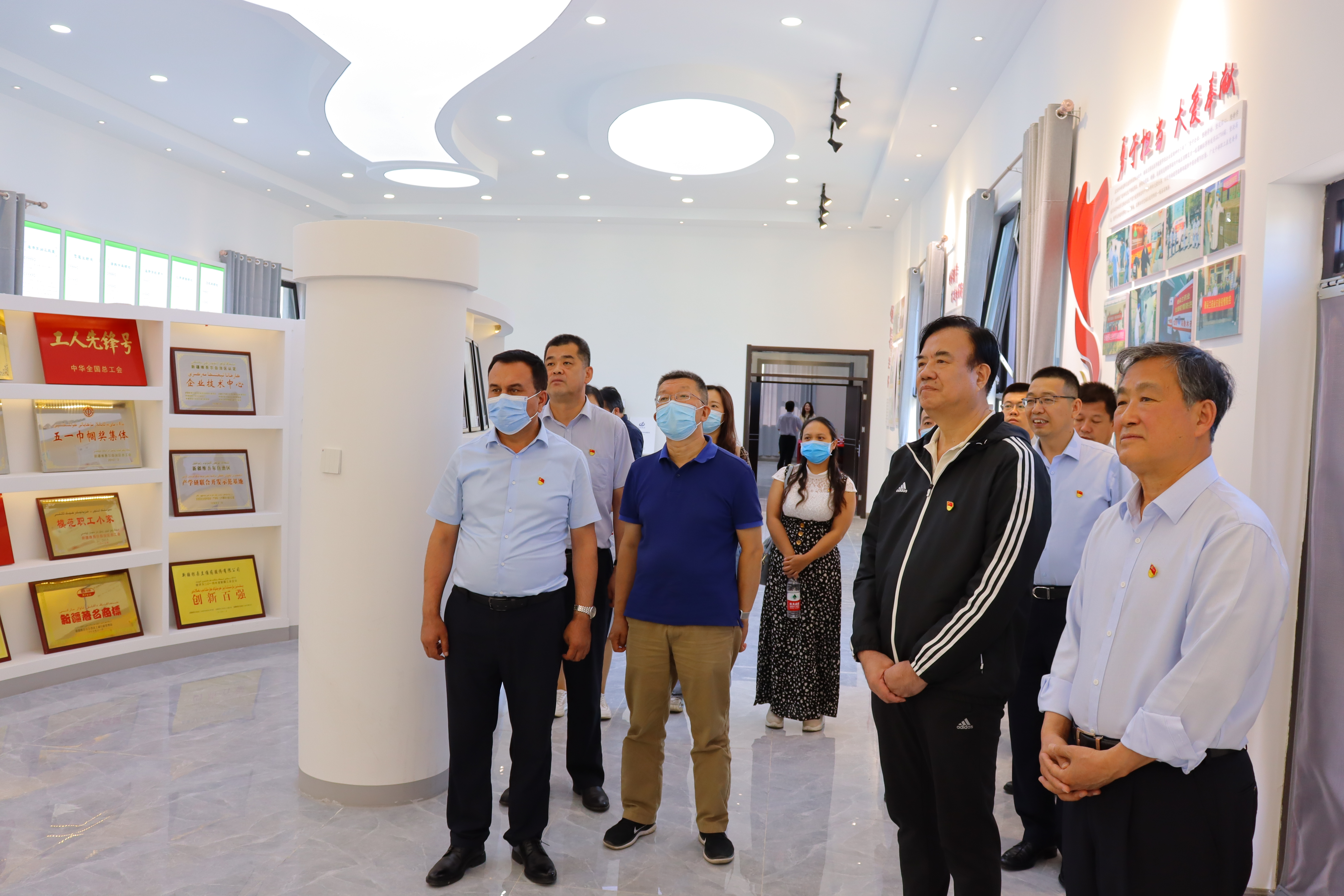 [学党史 悟思想]自治区科技社团党委、新疆药学会党支部、新疆银朵兰药业党总支联合开展“学党史、悟初心、担使命”主题党日活动