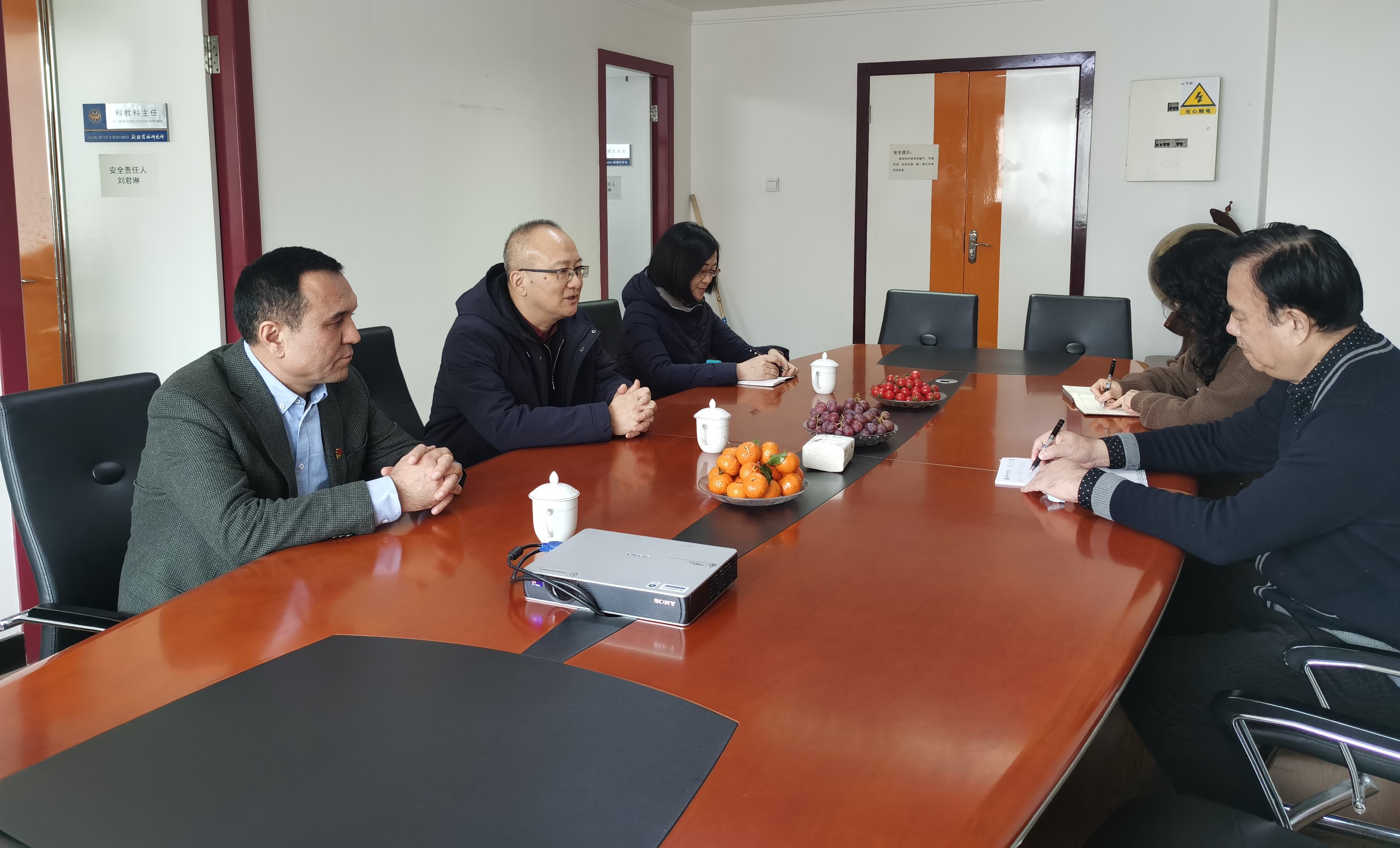 新春心温暖 浓浓关怀情—自治区科协领导一行莅临新疆药学会走访慰问 新春心温暖 浓浓关怀情—自治区科协领导一行莅临新疆药学会走访慰问